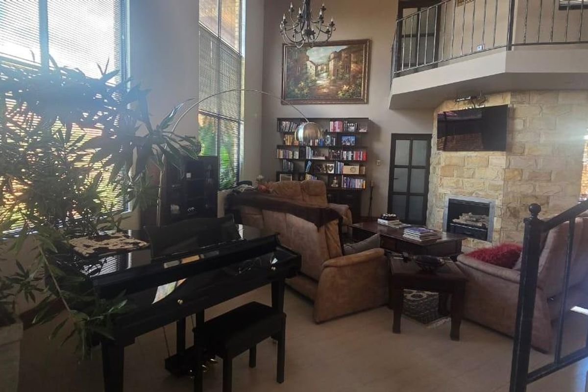 Modern 4 Bedroom Luxury Home with Solar +Water Back up in Prime Location - Photo 2