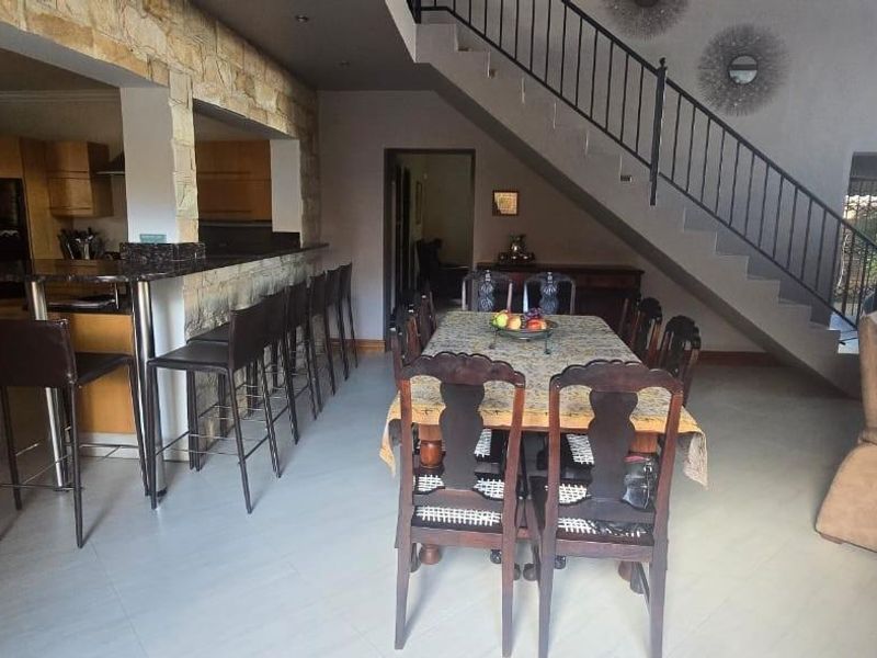 Modern 4 Bedroom Luxury Home with Solar +Water Back up in Prime Location - Photo 5