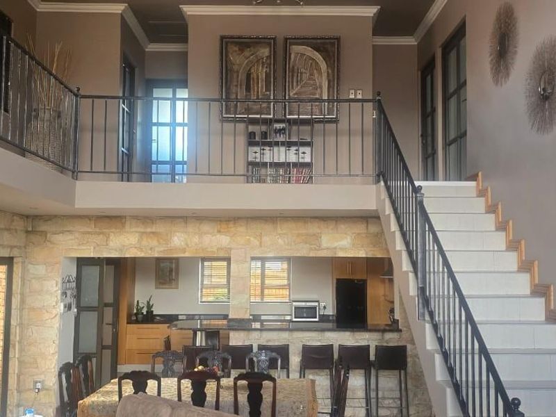 Modern 4 Bedroom Luxury Home with Solar +Water Back up in Prime Location - Photo 3