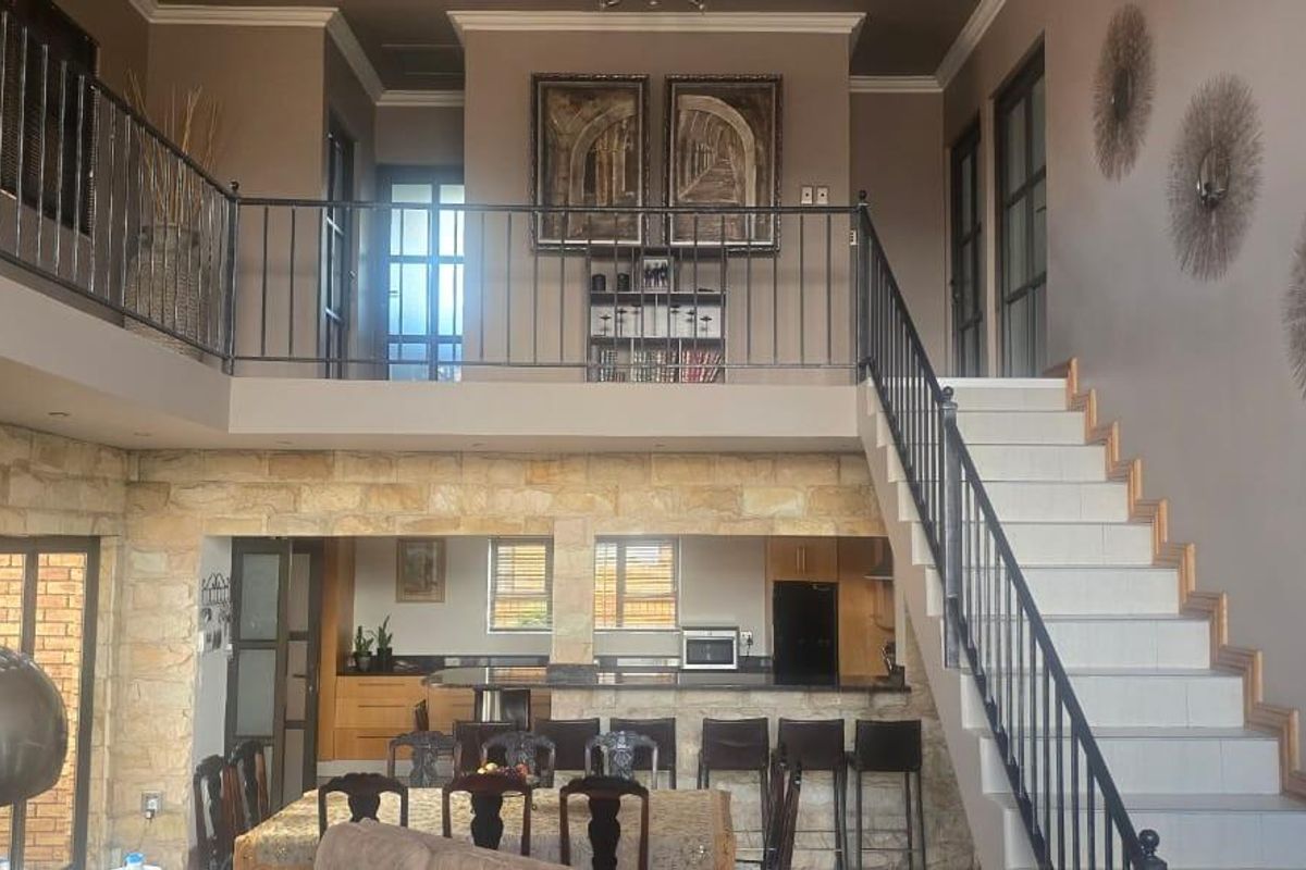 Modern 4 Bedroom Luxury Home with Solar +Water Back up in Prime Location - Photo 3