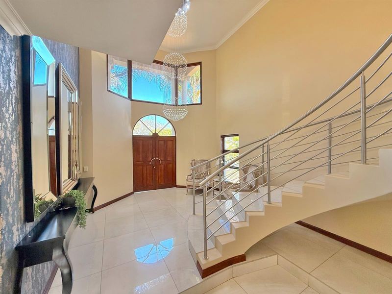 Contemporary Modern Home in a Prime Location in Dainfern Valley Estate - Photo 3