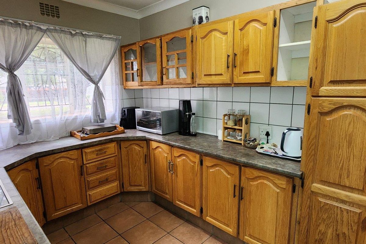 3 Bed House For Sale in East Lynne, Pretoria - Photo 3