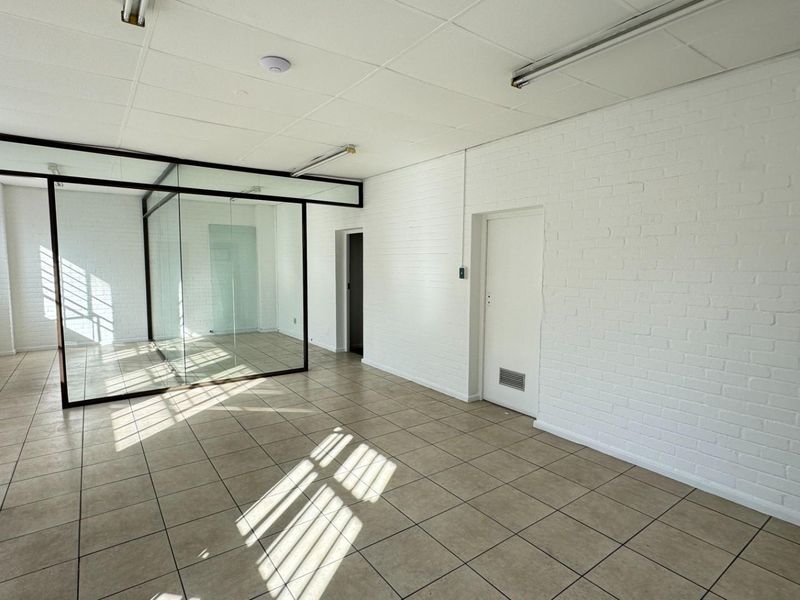 Neat and Secure 474m2 Warehouse To Let in Maitland Industrial Park | Cape Town - Photo 9
