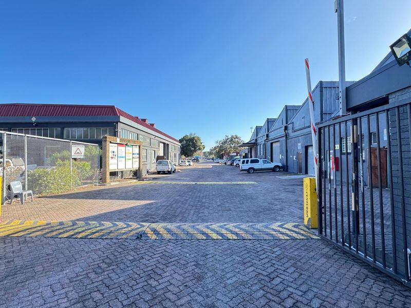 Neat and Secure 474m2 Warehouse To Let in Maitland Industrial Park | Cape Town - Photo 5