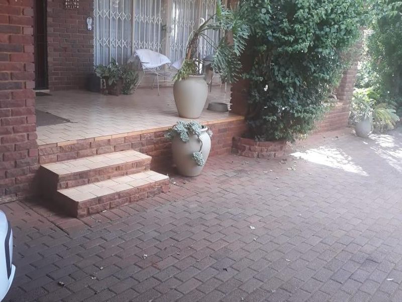 3 Bedroom house with flatlet for sale in Dorandia, Pretoria - Photo 1