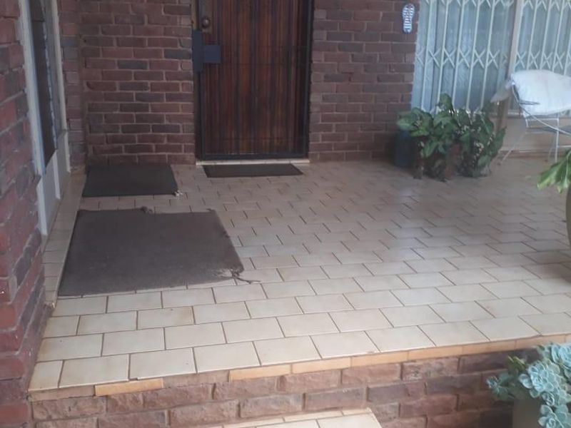 3 Bedroom house with flatlet for sale in Dorandia, Pretoria - Photo 2
