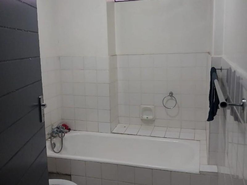 Apartment For Sale in Sunnyside, Pretoria - Photo 4