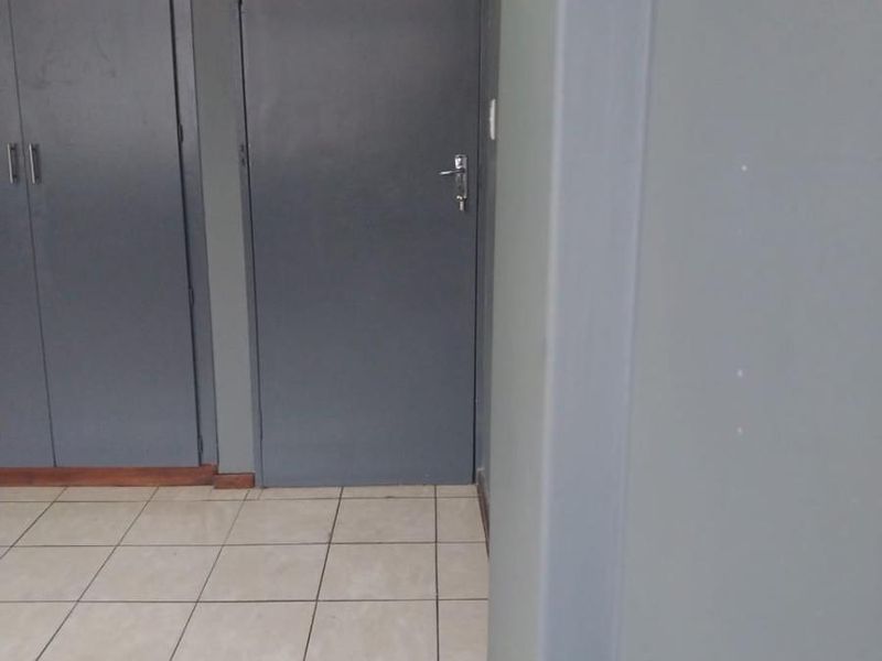 Apartment For Sale in Sunnyside, Pretoria - Photo 3