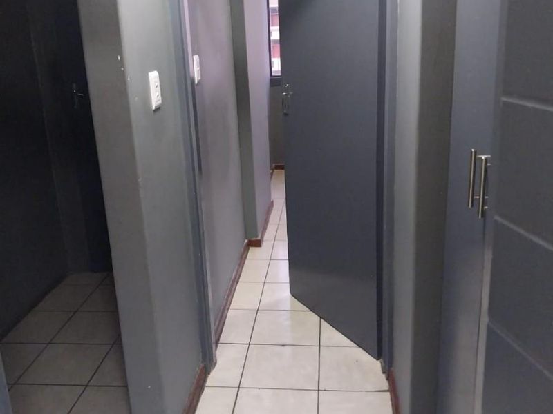 Apartment For Sale in Sunnyside, Pretoria - Photo 5