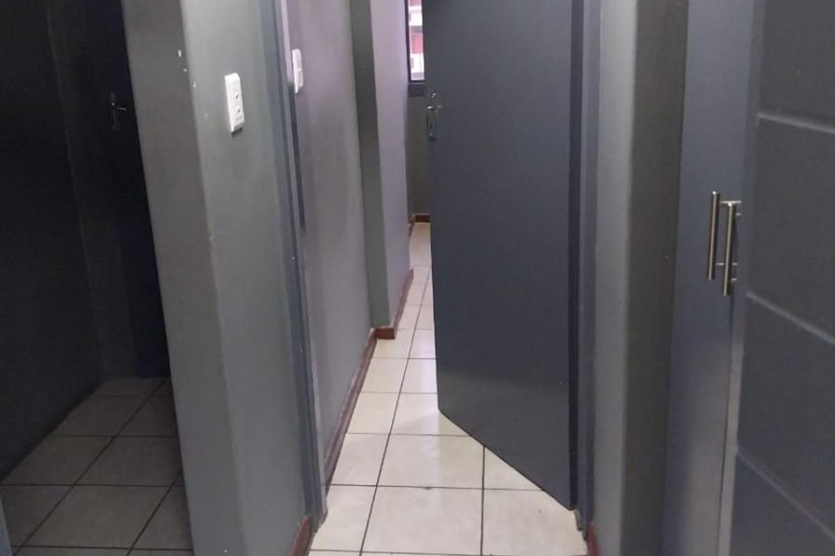Apartment For Sale in Sunnyside, Pretoria - Photo 5
