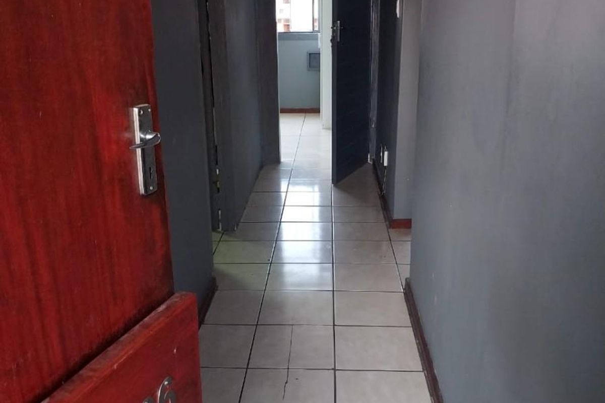 Apartment For Sale in Sunnyside, Pretoria - Photo 2