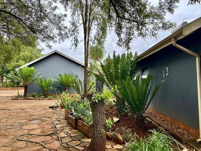 Spacious Family Home with Flatlet in Quiet Signal Hill - Photo 1