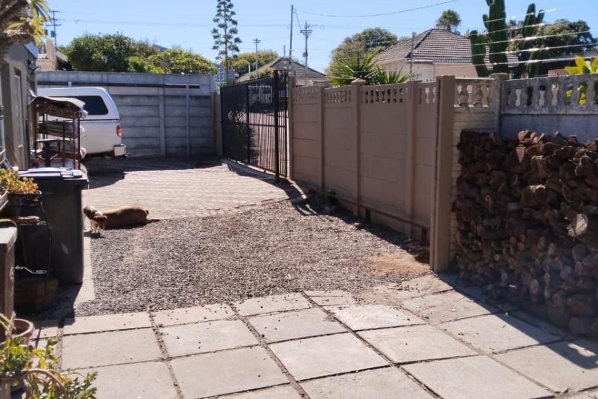 Dual Income Investment Property with 2 Granny Flats in Oakdale - Photo 3