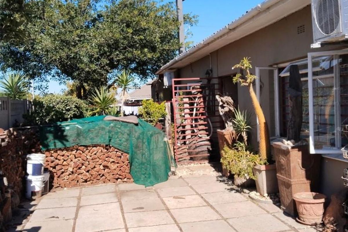 Dual Income Investment Property with 2 Granny Flats in Oakdale - Photo 4