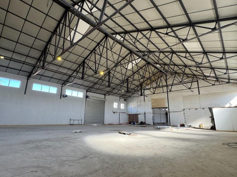 2,362m2 Warehouse  Available To Let Maitland, Cape Town | Yard + Mezzanine + Offices - Photo 10