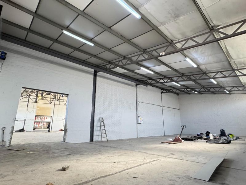2,362m2 Warehouse  Available To Let Maitland, Cape Town | Yard + Mezzanine + Offices - Photo 8