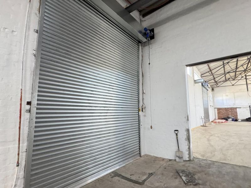 2,362m2 Warehouse  Available To Let Maitland, Cape Town | Yard + Mezzanine + Offices - Photo 9
