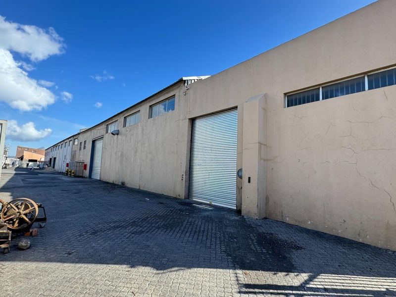 2,362m2 Warehouse  Available To Let Maitland, Cape Town | Yard + Mezzanine + Offices - Photo 7