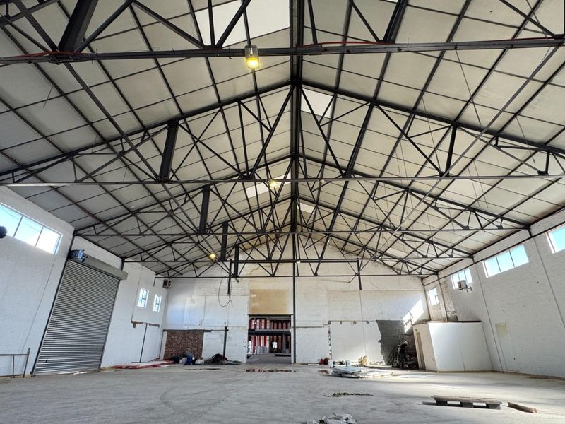 2,362m2 Warehouse  Available To Let Maitland, Cape Town | Yard + Mezzanine + Offices - Photo 5
