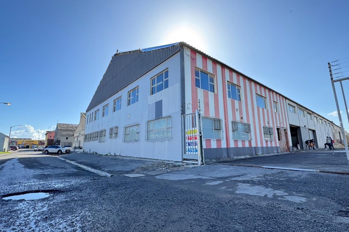 2,362m2 Warehouse  Available To Let Maitland, Cape Town | Yard + Mezzanine + Offices - Photo 3