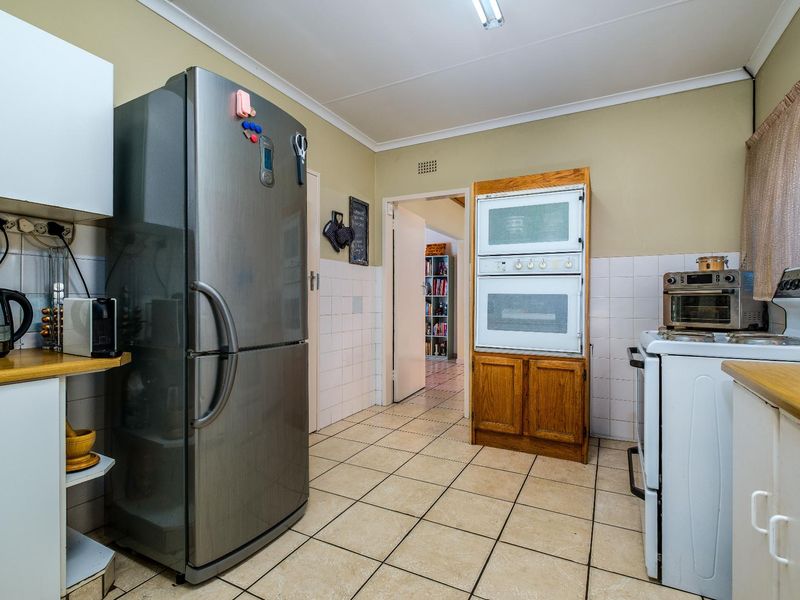 4 Bedroom House For Sale in Witpoortjie, Roodepoort - Photo 9