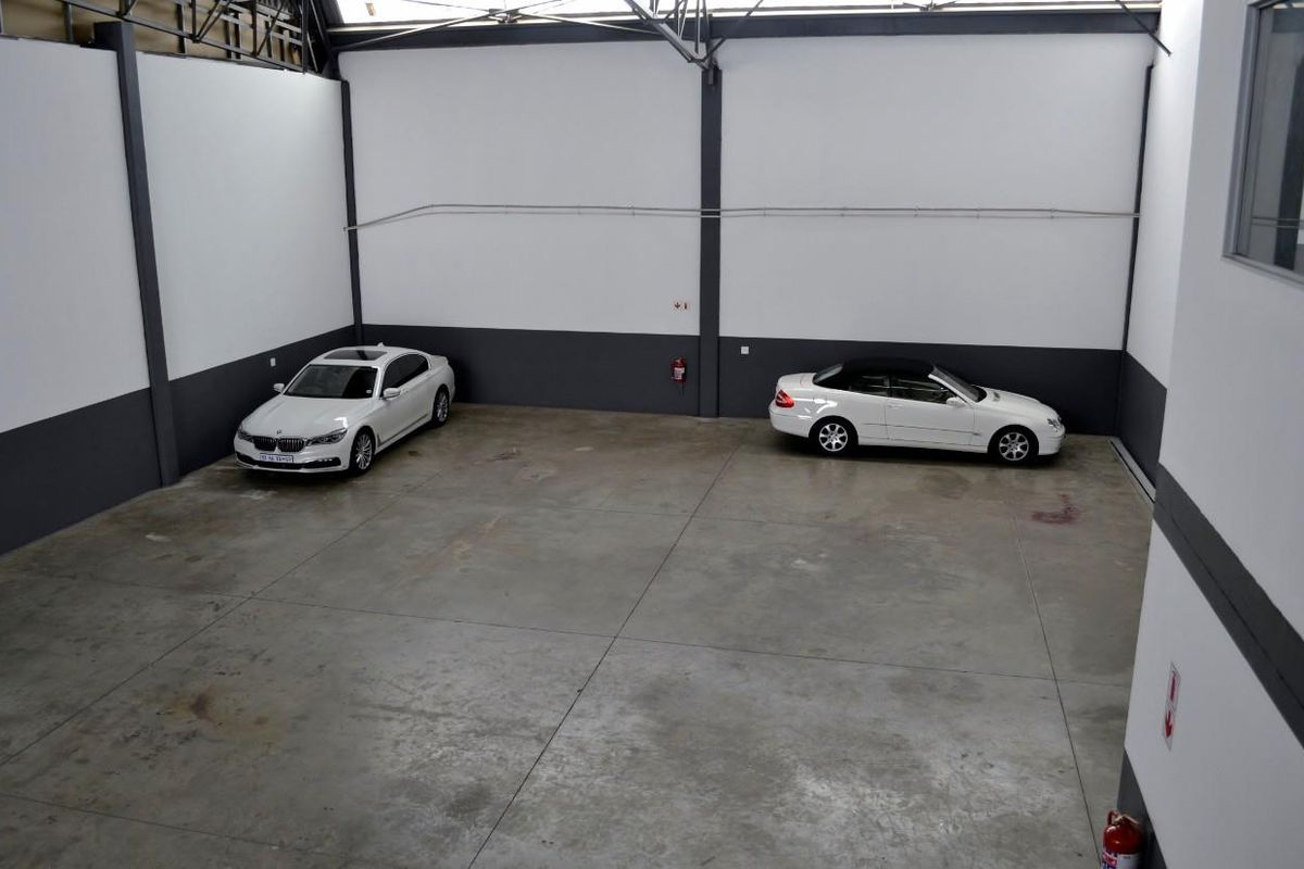 MINI UNIT 380 SQM, SECURE AND CLEAN, IN SOUGHT AFTER, ACCESS CONTROLLED, LIGHT INDUSTRIAL PARK. EXCE - Photo 4
