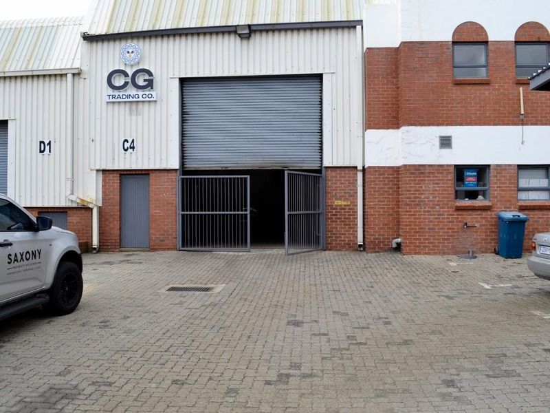 MINI UNIT 380 SQM, SECURE AND CLEAN, IN SOUGHT AFTER, ACCESS CONTROLLED, LIGHT INDUSTRIAL PARK. EXCE - Photo 2