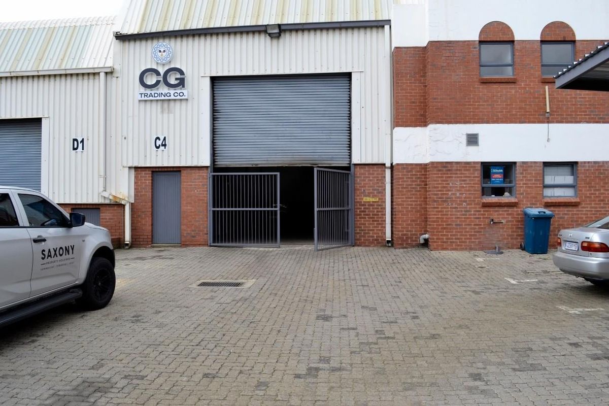MINI UNIT 380 SQM, SECURE AND CLEAN, IN SOUGHT AFTER, ACCESS CONTROLLED, LIGHT INDUSTRIAL PARK. EXCE - Photo 2