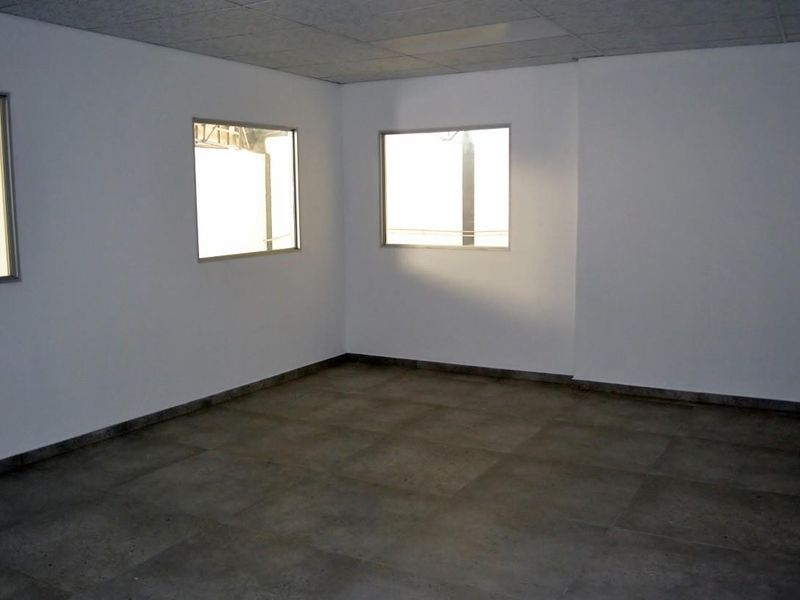 MINI UNIT 380 SQM, SECURE AND CLEAN, IN SOUGHT AFTER, ACCESS CONTROLLED, LIGHT INDUSTRIAL PARK. EXCE - Photo 5