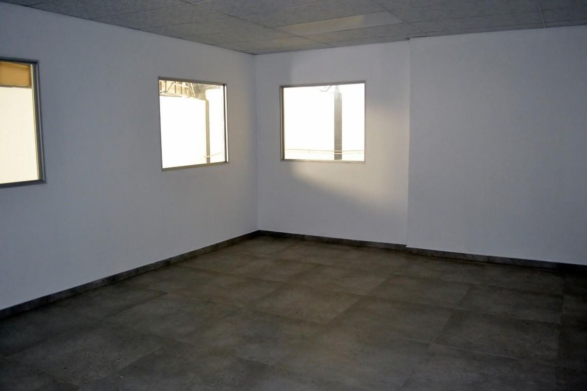 MINI UNIT 380 SQM, SECURE AND CLEAN, IN SOUGHT AFTER, ACCESS CONTROLLED, LIGHT INDUSTRIAL PARK. EXCE - Photo 5