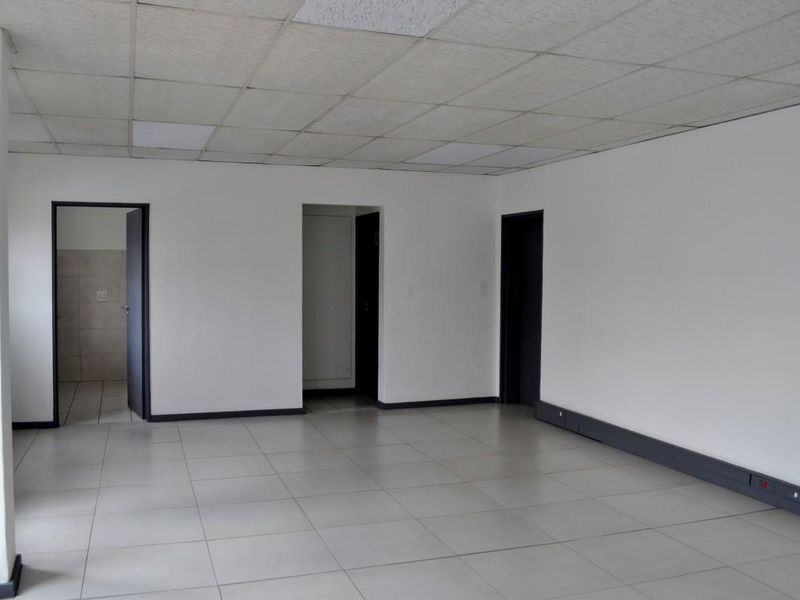 MINI UNIT 380 SQM, SECURE AND CLEAN, IN SOUGHT AFTER, ACCESS CONTROLLED, LIGHT INDUSTRIAL PARK. EXCE - Photo 10