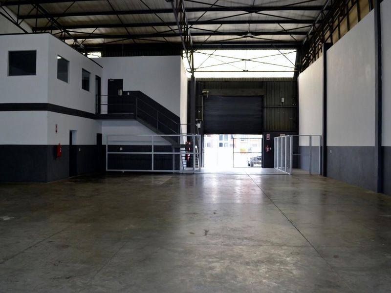 MINI UNIT 380 SQM, SECURE AND CLEAN, IN SOUGHT AFTER, ACCESS CONTROLLED, LIGHT INDUSTRIAL PARK. EXCE - Photo 9