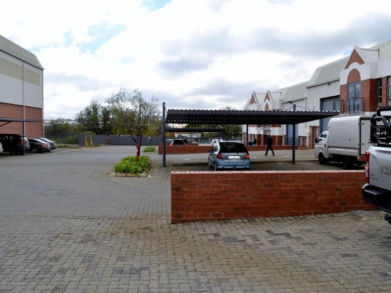 MINI UNIT 380 SQM, SECURE AND CLEAN, IN SOUGHT AFTER, ACCESS CONTROLLED, LIGHT INDUSTRIAL PARK. EXCE - Photo 8