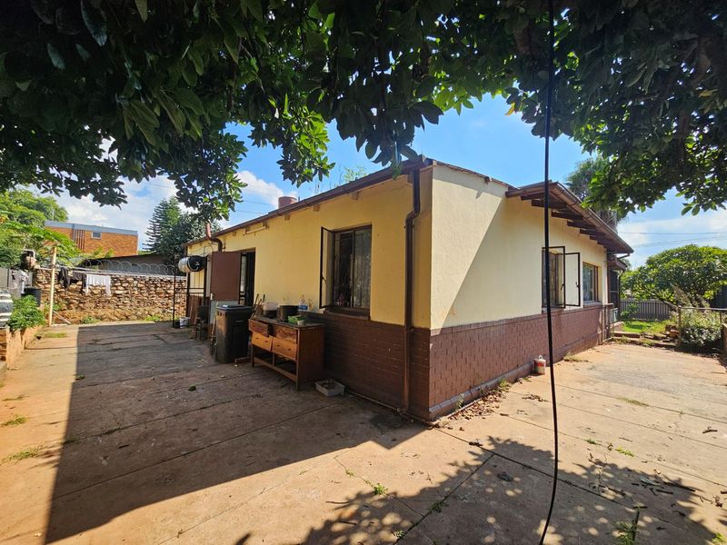 Two Full Houses, One Stand - Investor Opportunity in Capital Park - Photo 2