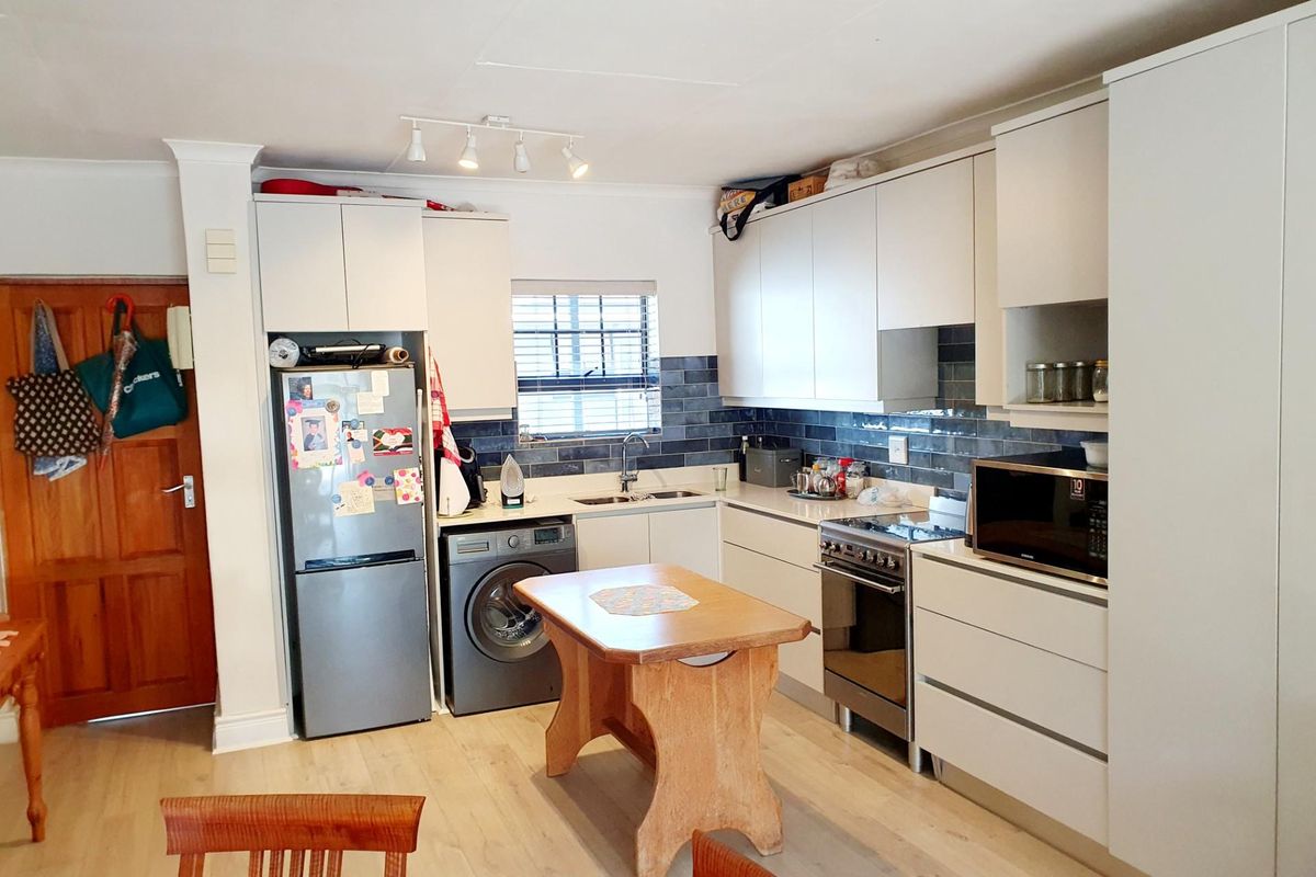 Apartment For Sale in Knysna Central, Knysna - Photo 2