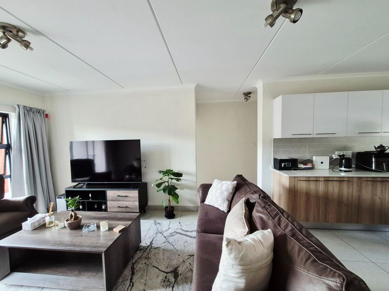 Modern Lifestyle Living in Sought-After Founders Hill, Modderfontein - Photo 5