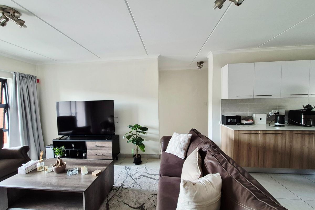 Modern Lifestyle Living in Sought-After Founders Hill, Modderfontein - Photo 5