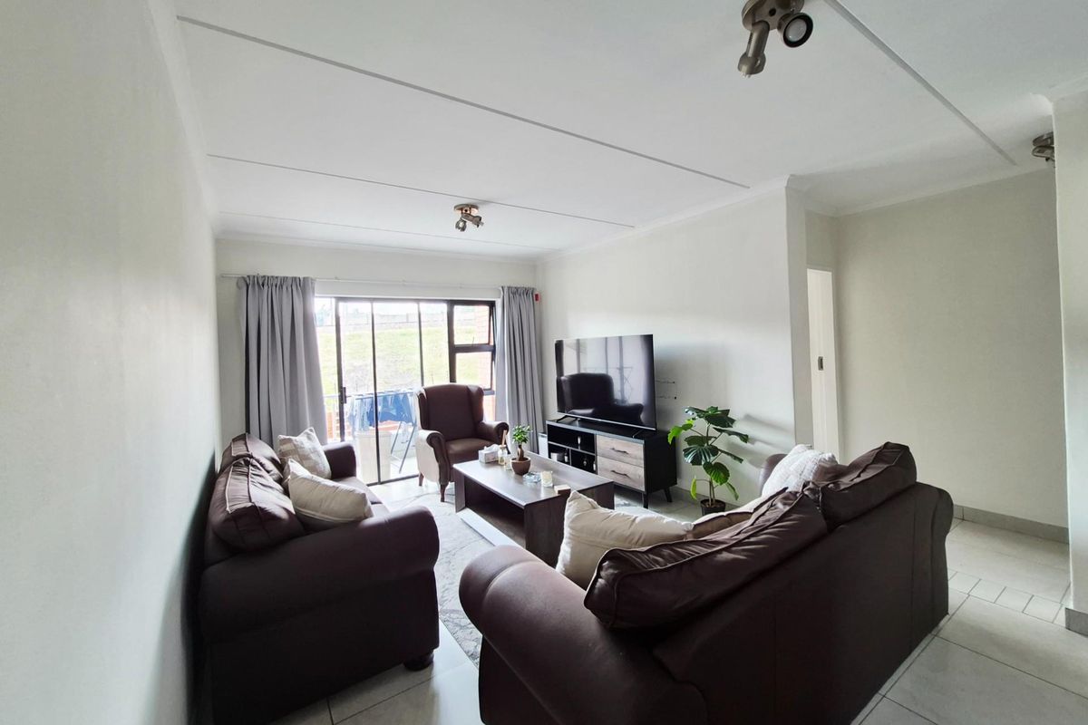 Modern Lifestyle Living in Sought-After Founders Hill, Modderfontein - Photo 3