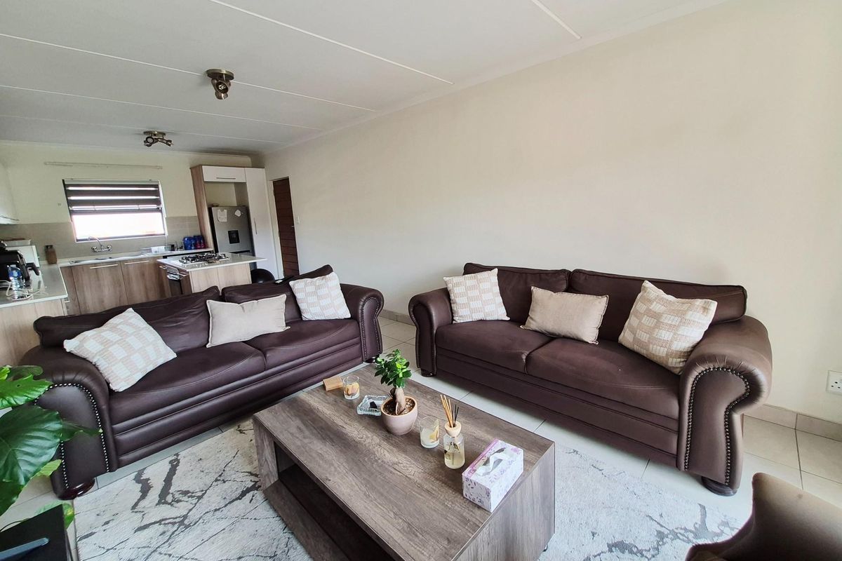 Modern Lifestyle Living in Sought-After Founders Hill, Modderfontein - Photo 2
