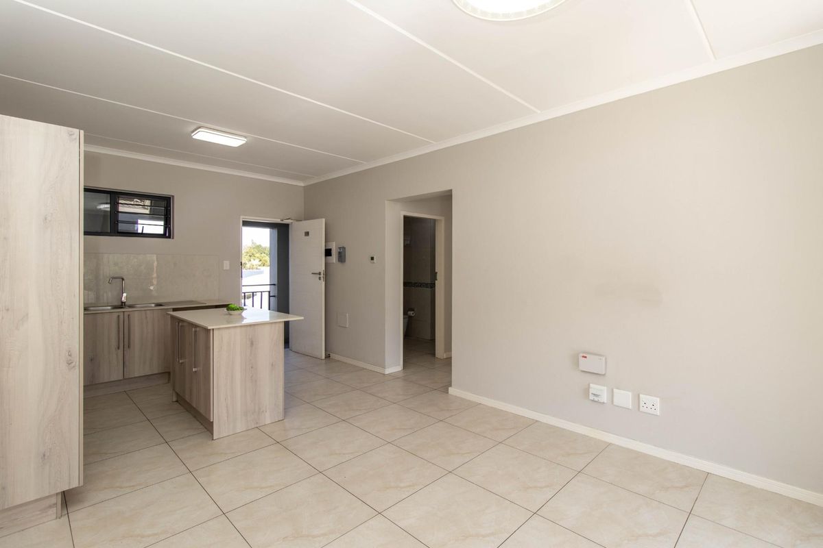 Secure, lock up ‘n go in a sought-after complex - Photo 4