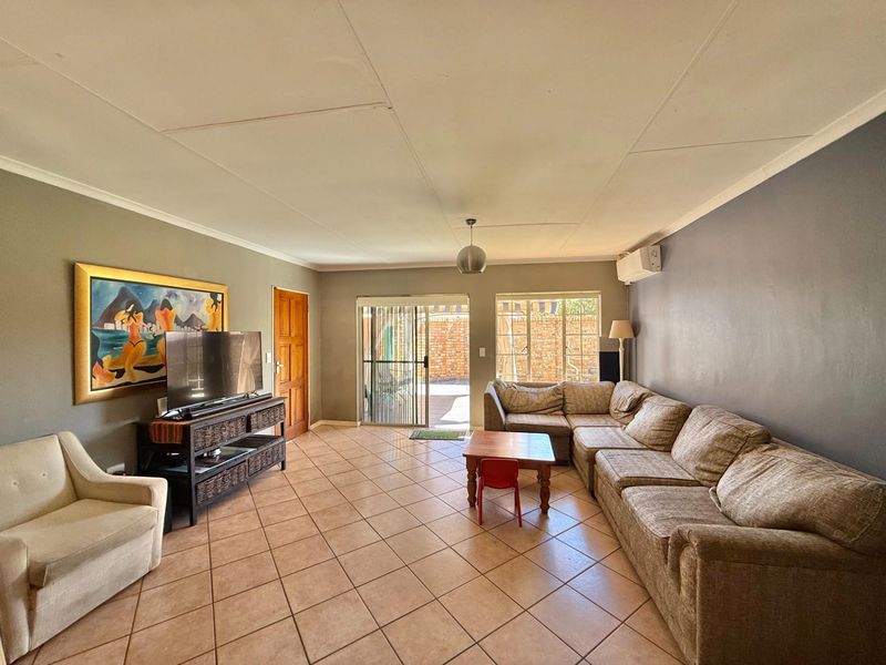 2 BEDROOM, 1 BATHROOM, 2 GARAGES - Townhouse in Lee Park, Elardus Park - Photo 5