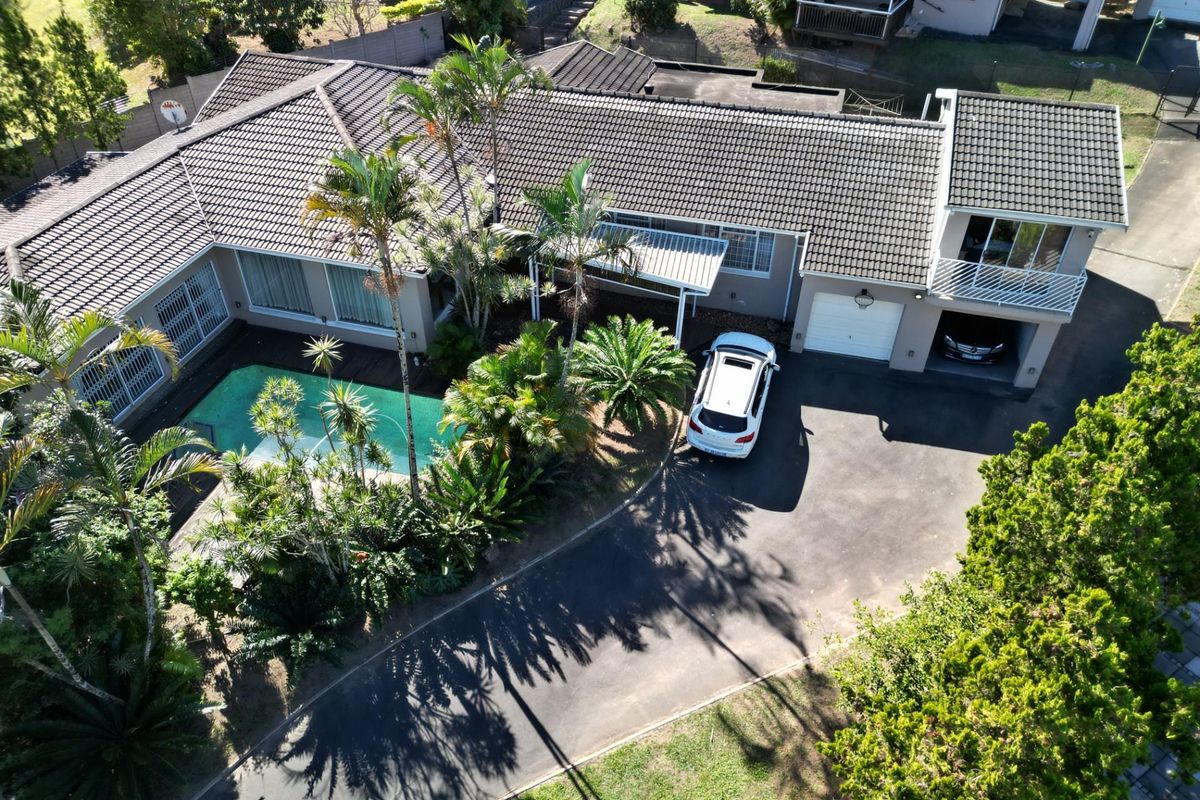 4 Bedroom House with 3 Bedroom Cottage For Sale in Farningham Ridge, Pinetown, KwaZulu Natal - Photo 2