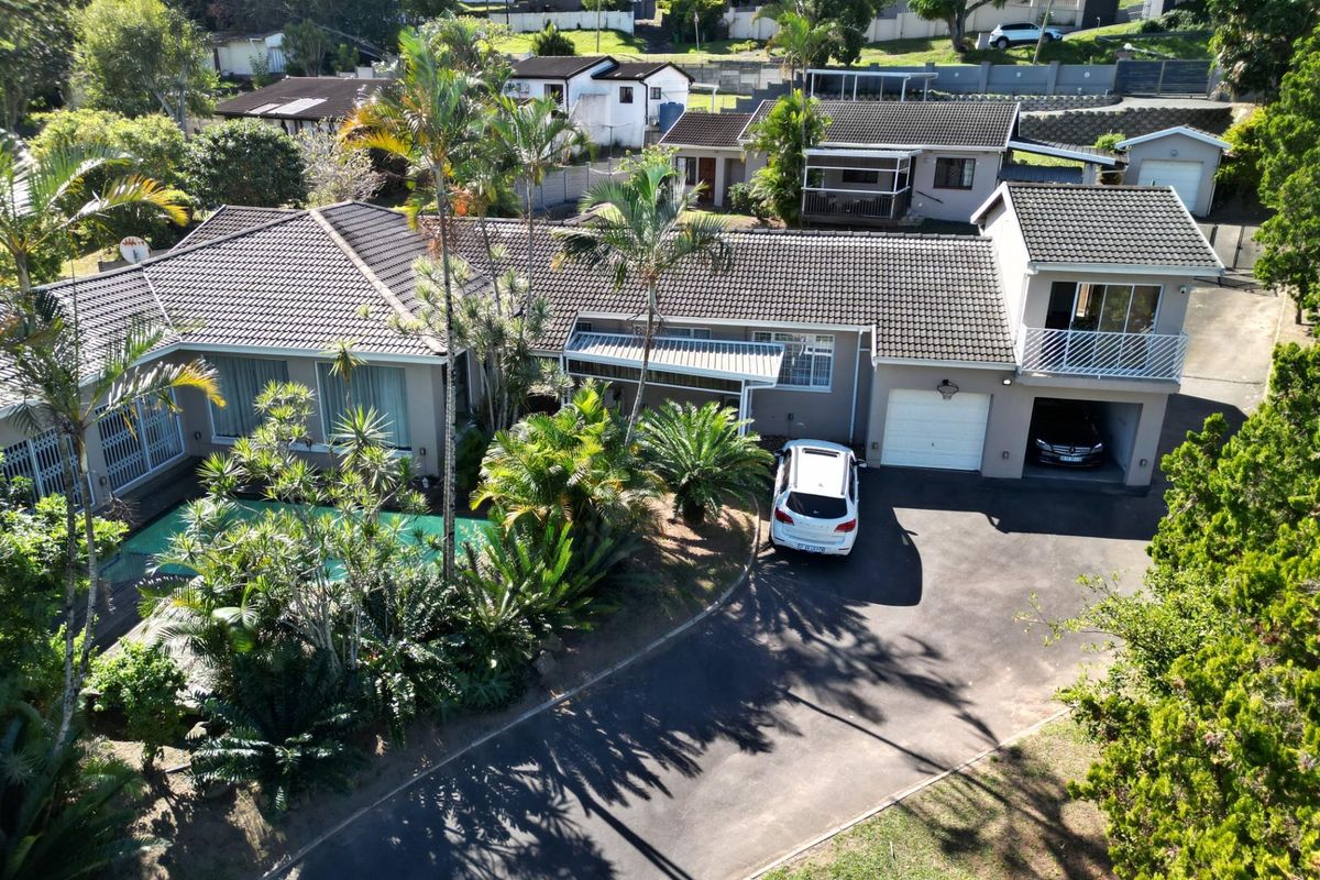 4 Bedroom House with 3 Bedroom Cottage For Sale in Farningham Ridge, Pinetown, KwaZulu Natal - Photo 3