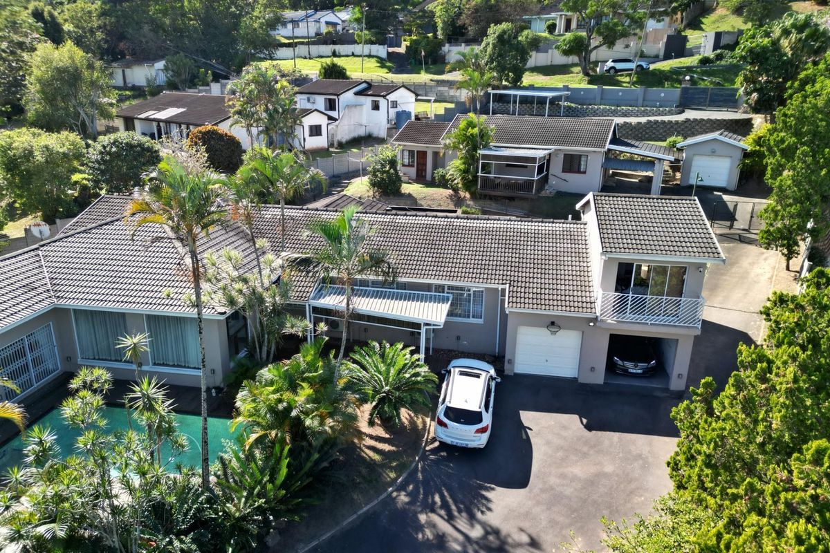 4 Bedroom House with 3 Bedroom Cottage For Sale in Farningham Ridge, Pinetown, KwaZulu Natal - Photo 4