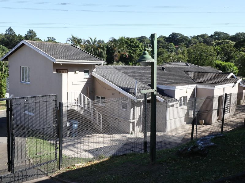 4 Bedroom House with 3 Bedroom Cottage For Sale in Farningham Ridge, Pinetown, KwaZulu Natal - Photo 8