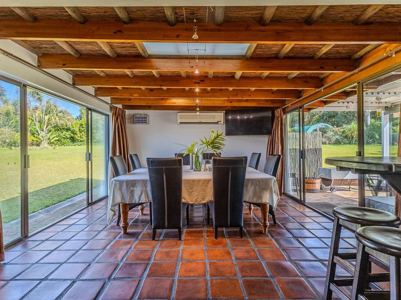 Small Holding Residence Crafted for Comfort and Entertainment - Photo 6