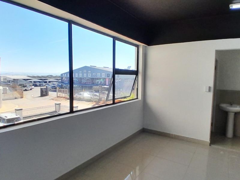 TOP QUALITY SHOWROOM/RETAIL UNIT FOR RENT IN BALLITO - Photo 9
