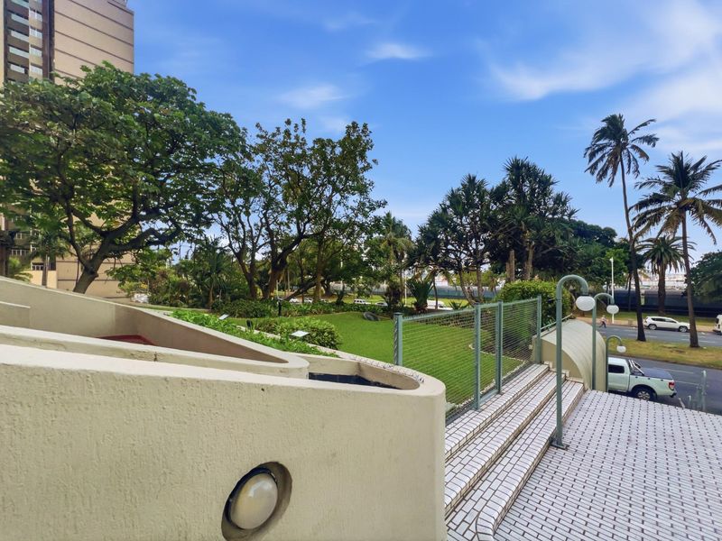 2 Bedroom Apartment With Harbor Views to Rent in Durban Central - Photo 3