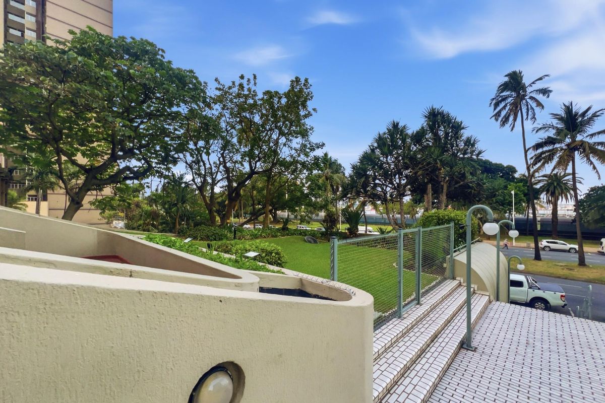 2 Bedroom Apartment With Harbor Views to Rent in Durban Central - Photo 3