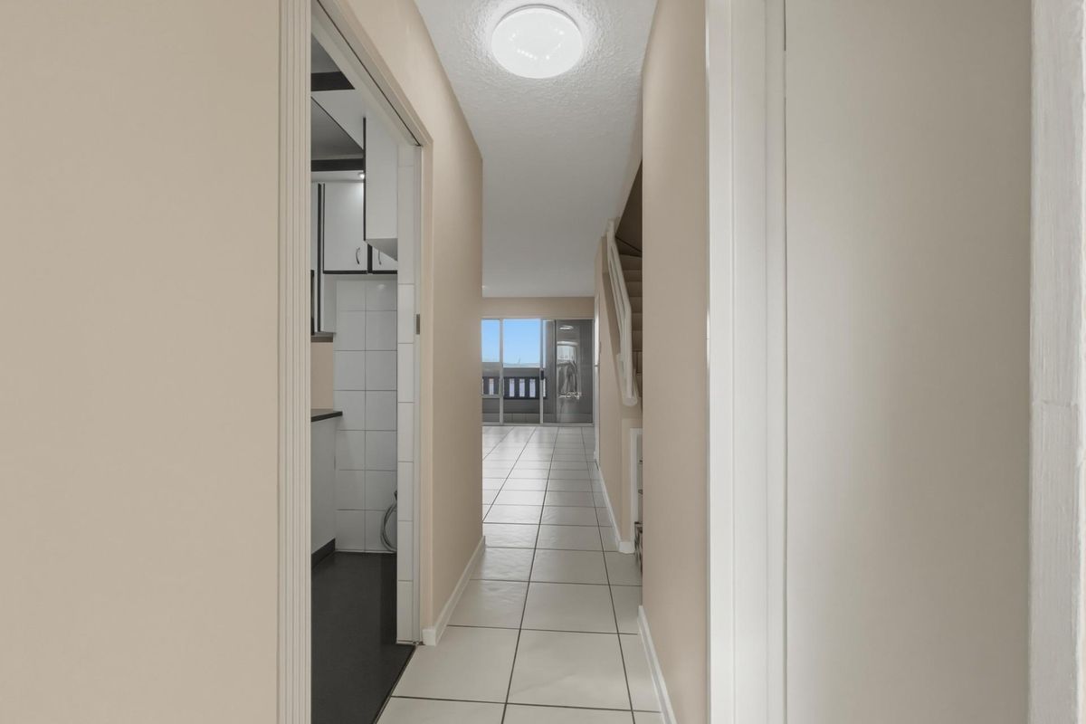 2 Bedroom Apartment With Harbor Views to Rent in Durban Central - Photo 5